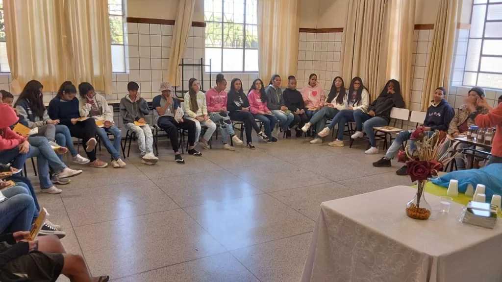 Laboratório das plantas medicinais na Escola Estadual de São Vicente de Minas