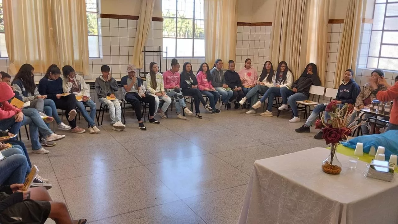 Laboratório das plantas medicinais na Escola Estadual de São Vicente de Minas