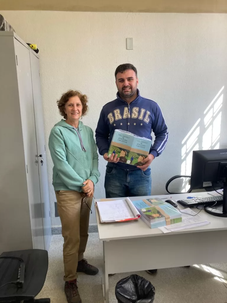 Entrega do número 4 “Velosinho & Joaquim e a Serra de São José” para os estudantes dos municípios integrantes do projeto