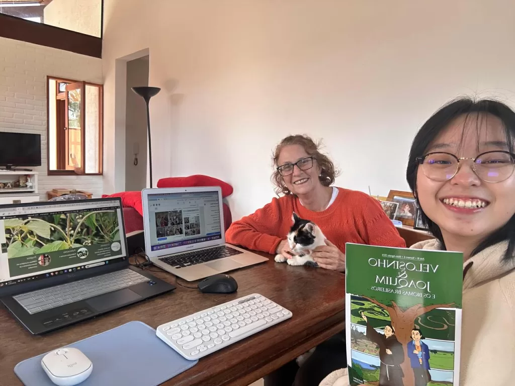 Reunião da equipe responsável pelas postagens do Cayapiá Instituto nas redes: Caroline Zheng, estudante de biotecnologia da UFSJ e Maria das Graças L. Brandão, presidente do Instituto Cayapiá