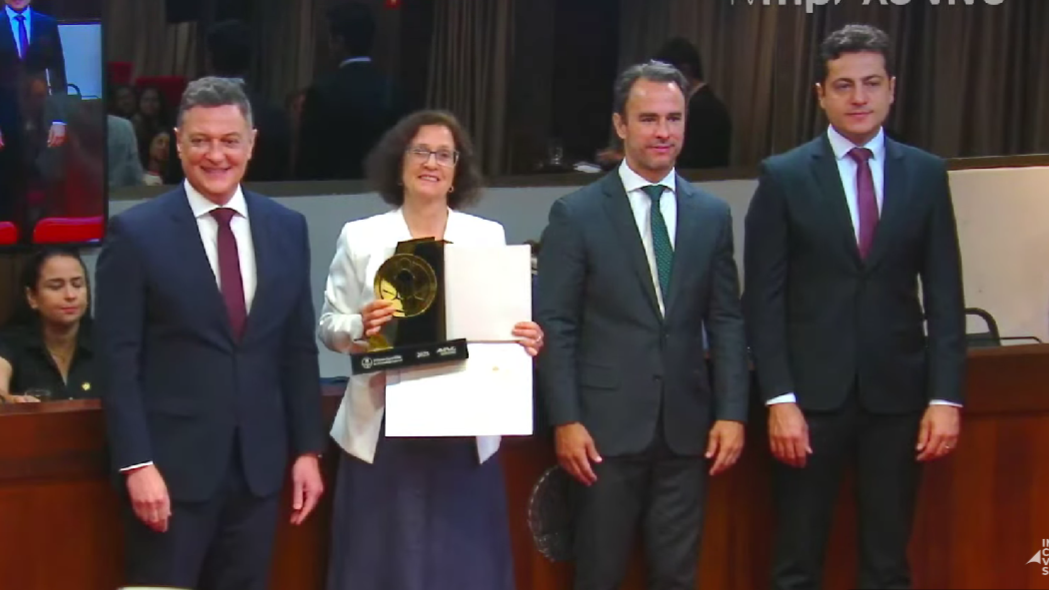 Solenidade de entrega do prêmio de Guardiã do Patrimônio Cultural, concedido pelo Ministério Público de Minas Gerais à presidente do Instituto Cayapiá Prof. Maria das Graças Lins Brandão